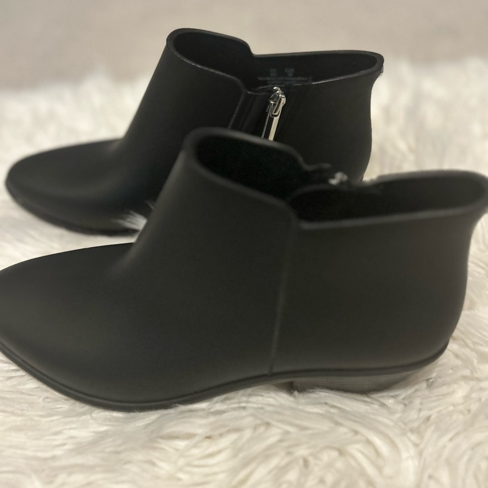 Sleek Black Sam Elderman rain Ankle Boots NWOT